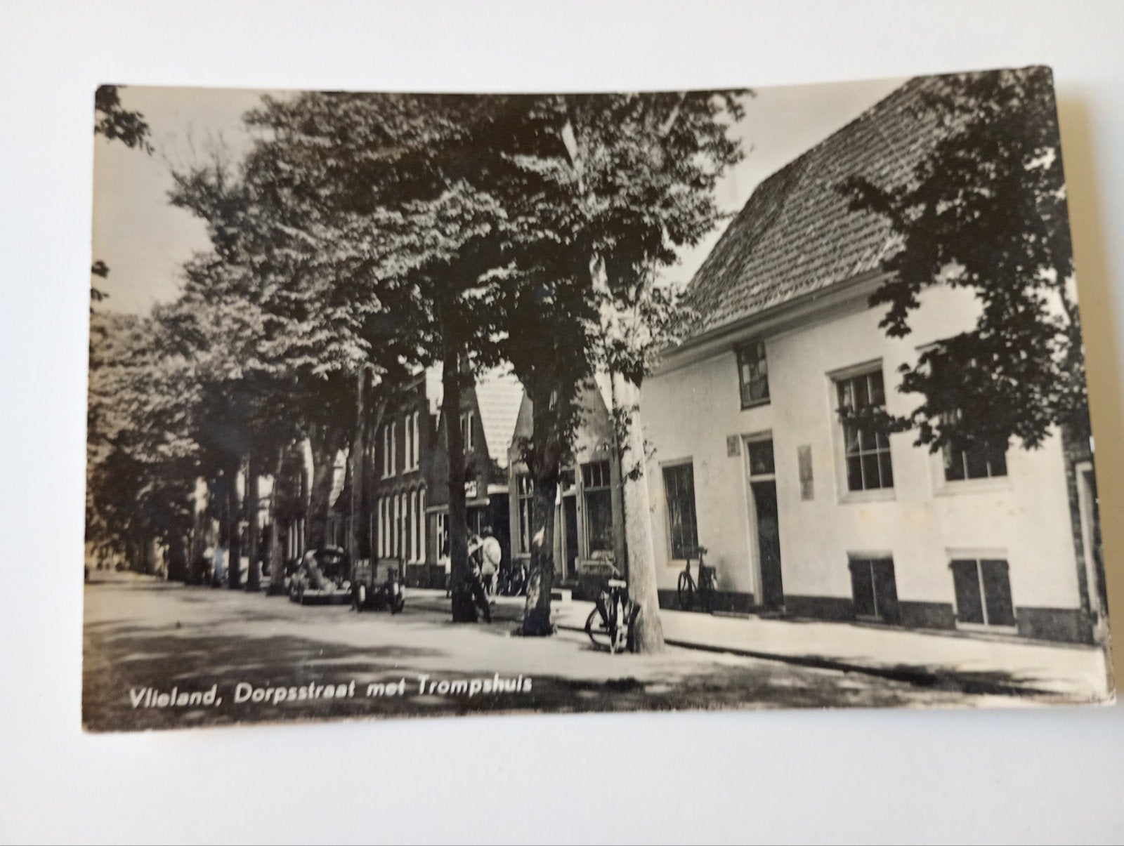 Vlieland Dorpsstraat 1960, Ophalen of Verzenden, 1940 tot 1960, Gelopen, Waddeneilanden