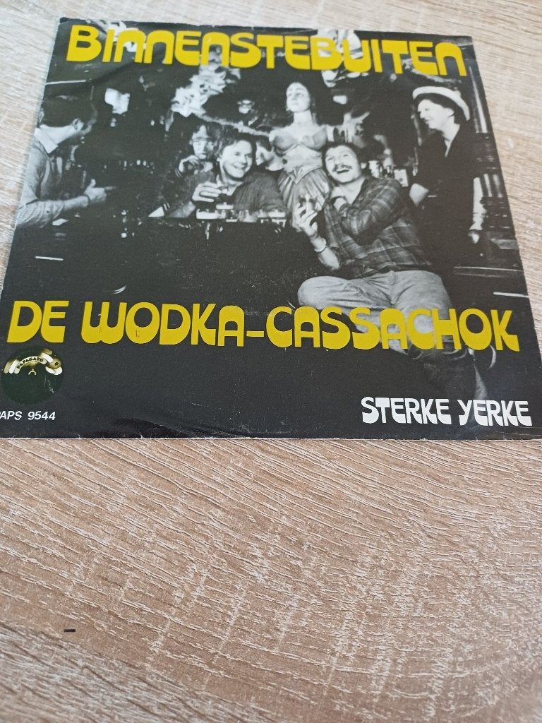 111 Single Binnenstebuiten – De Wodka-Cassachok, 7 inch, Ophalen of Verzenden, Zo goed als nieuw, Overige typen