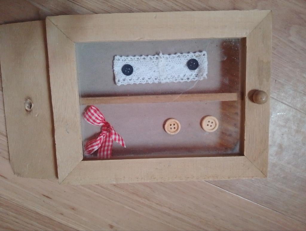 Lijstjes met knopen etc. Zie foto's voor meer..., Huis en Inrichting, Minder dan 50 cm, Gebruikt, Ophalen of Verzenden, Minder dan 50 cm