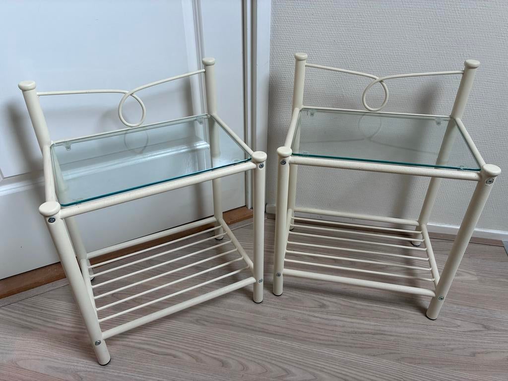 Set van 2 bijzettafeltjes / nachtkastjes met glazen blad, Huis en Inrichting, Tafels | Bijzettafels, Minder dan 55 cm, Rechthoekig