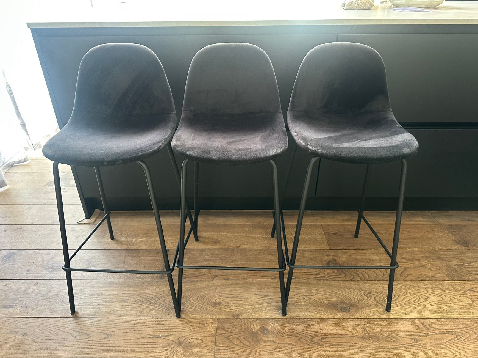 Drie zwarte barkukken gratis, Huis en Inrichting, Barkrukken, 3 krukken, Ophalen, Gebruikt, 60 tot 90 cm
