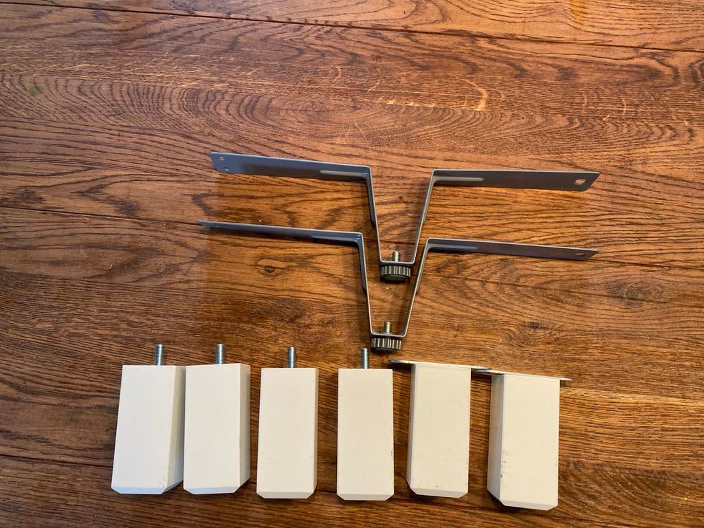 Beste ikea kasst poten, Set van 6 meubelpoten en 2 beugels, Ophalen of Verzenden, Gebruikt
