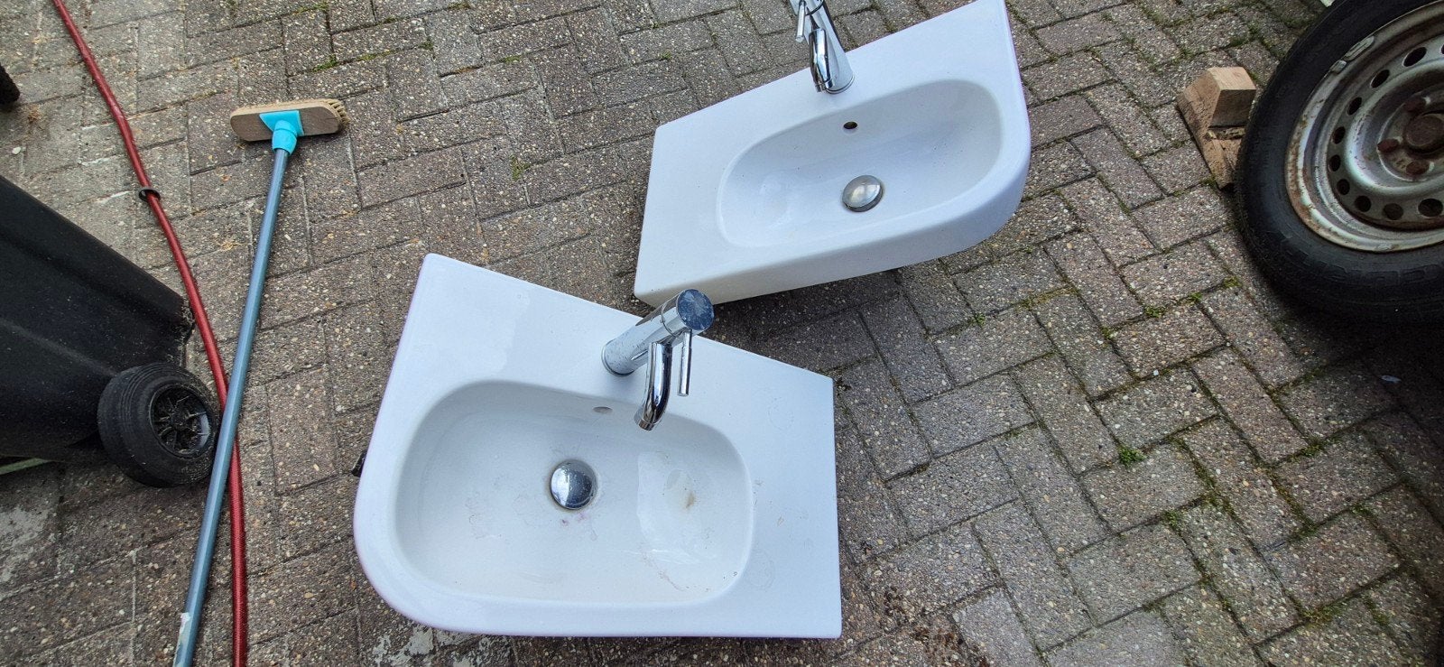 2x Witte wastafels met kranen sphinx - Zo goed als nieuw, Ophalen, Zo goed als nieuw