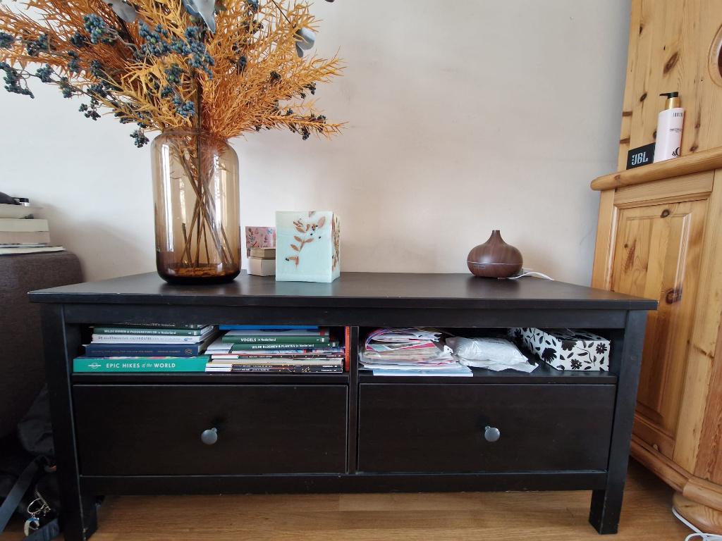 IKEA zwarte Hemnes TV-meubel - Gebruikt 123 lang, Ophalen, Gebruikt, 100 tot 150 cm, Minder dan 100 cm