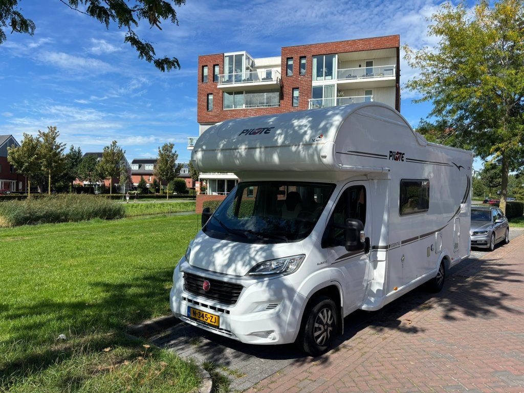 Pilote C700 Essentiel | 6 pers. camper | 67.728 km | Airco, Caravans en Kamperen, Koelkast, Alkoof, Ringverwarming, Fiat
