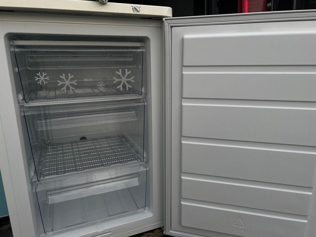 Niet gebruikte Vrieskast 85x60 cm Klasse A+ 110liter vriezer, Witgoed en Apparatuur, Vriezers en Diepvrieskisten, Ophalen, Zo goed als nieuw