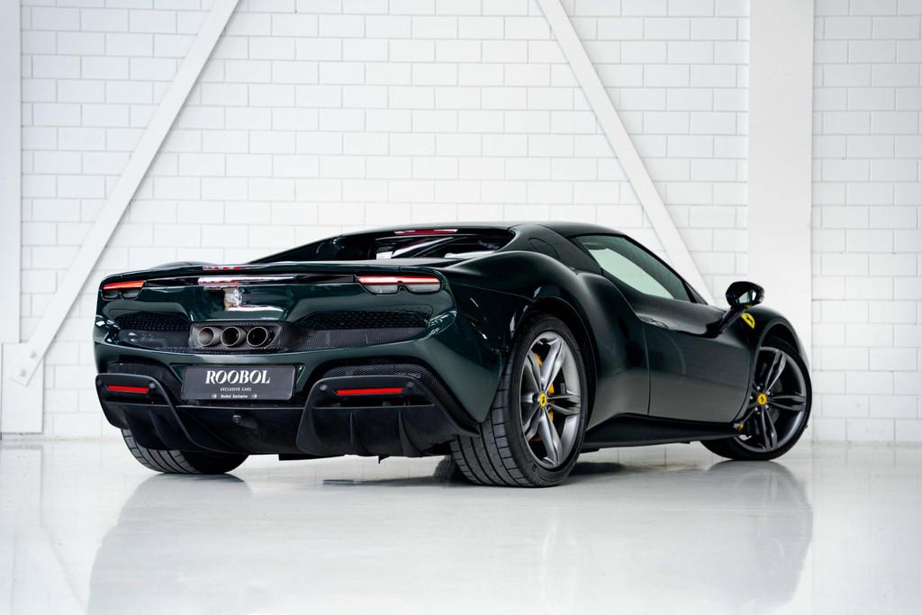 Ferrari 296 GTB Akrapovic | British Racing Green |, Gebruikt, Euro 6, 7 kWh, Bedrijf