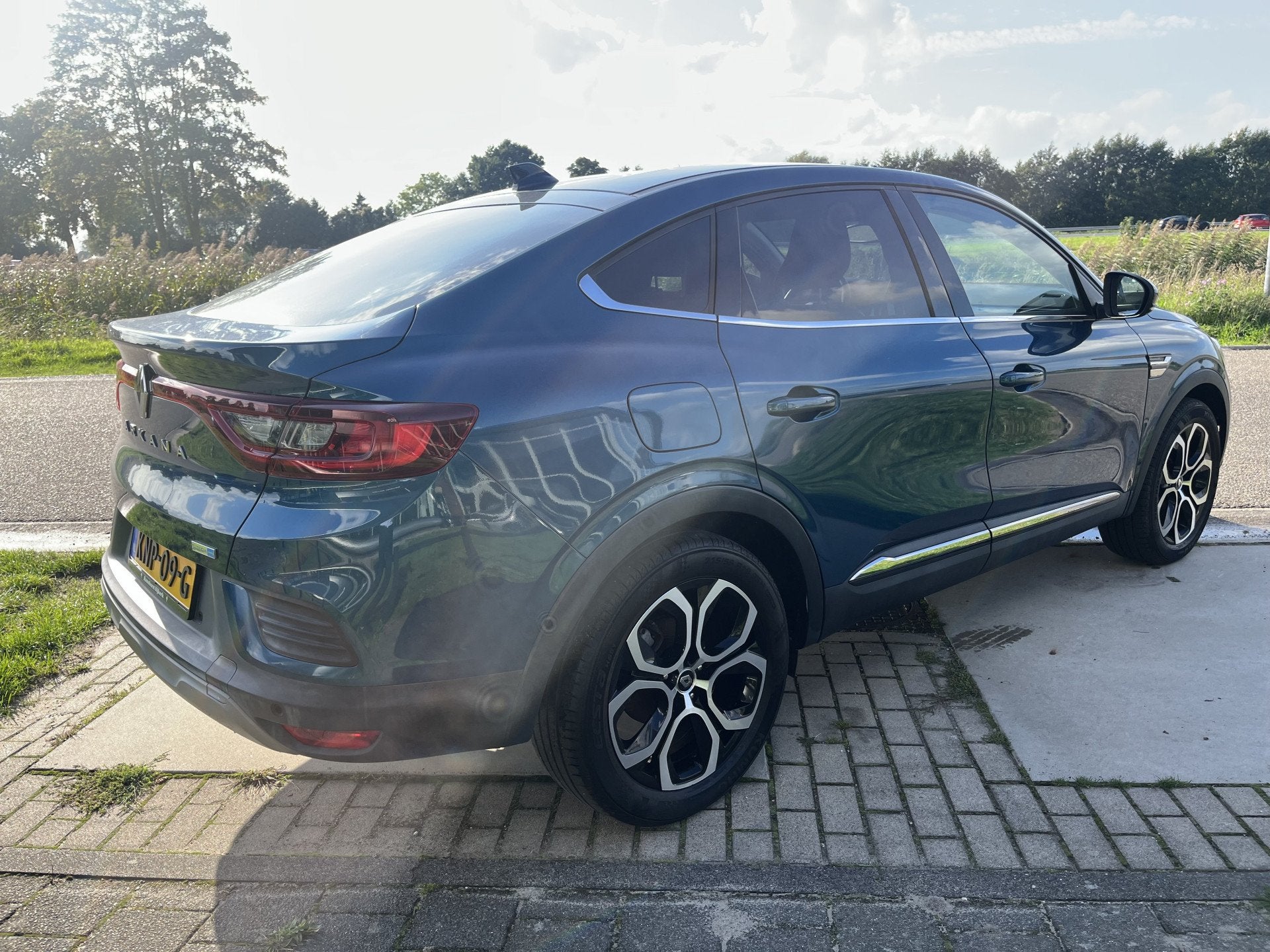 Renault Arkana 1.6 E-Tech Hybrid 145PK Intens / Camera / Sto, Stof, Gebruikt, 4 cilinders, Blauw