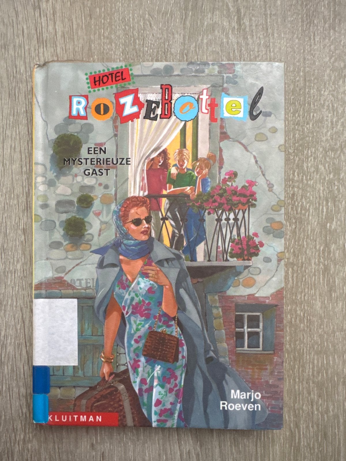 Hotel Rozebottel: Een Mysterieuze Gast - Marjo Roeven, Ophalen of Verzenden, Gelezen, Fictie