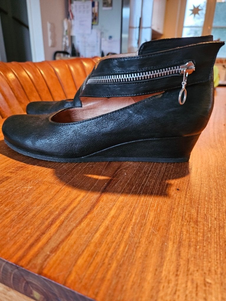 Poccopazza 37,5, Ophalen of Verzenden, Zo goed als nieuw, Zwart, Sandalen of Muiltjes