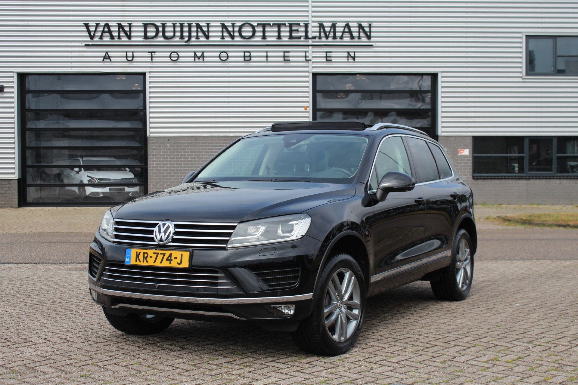 Volkswagen Touareg 3.0 TDI Highline / Panoramadak / Luchtver, 15 km/l, Gebruikt, Met garantie (alle), 255 €/maand
