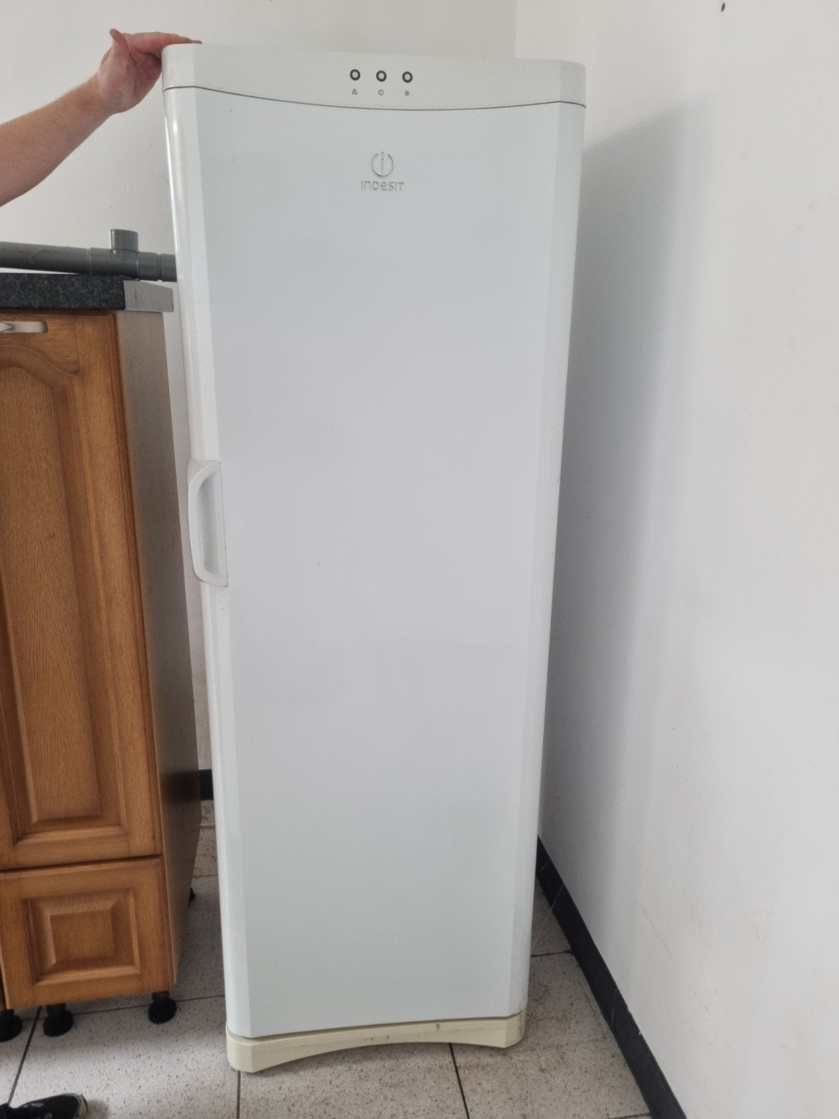 Indesit vriezer - mist 1 pootje, Gebruikt, 160 cm of meer, Vrijstaand, Ophalen