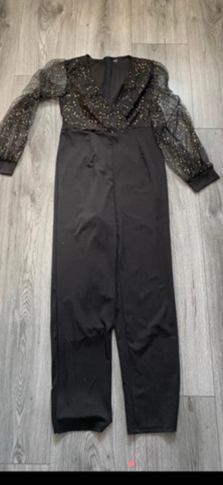 Zwarte jumpsuit met gouden stippen en transparante mouwen, Ophalen of Verzenden, Zo goed als nieuw, Maat 38/40 (M), Zwart