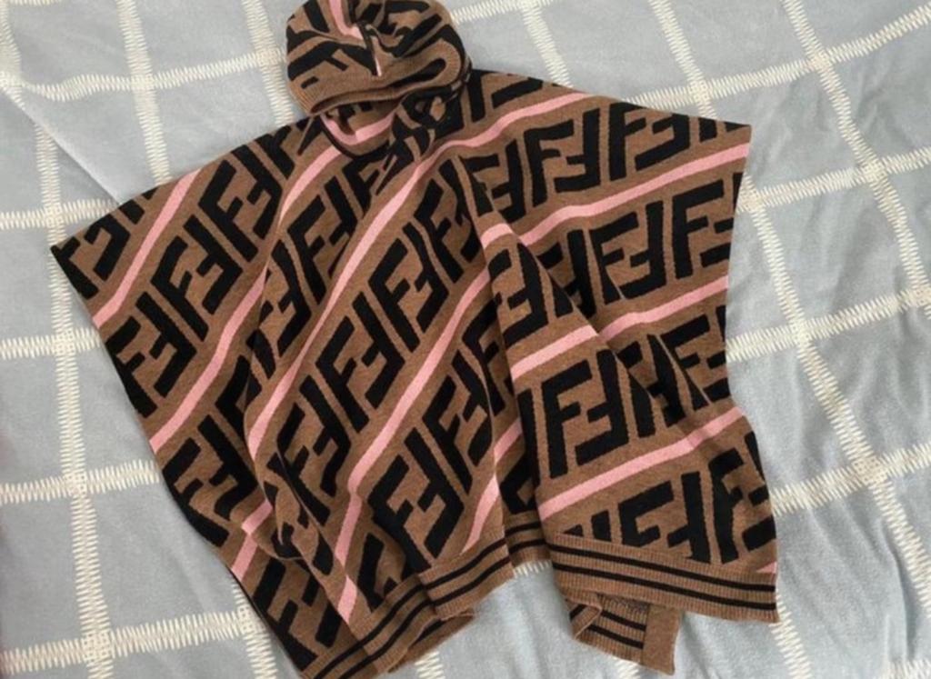 Fendi poncho mt 164/170 XXS/XS Nieuw, Kinderen en Baby's, Ophalen of Verzenden, Nieuw, Meisje