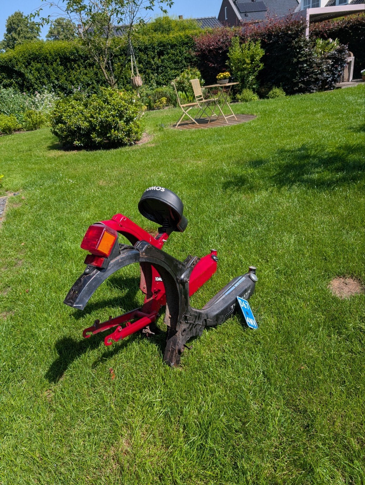 2 Tomos frames: zwart met kenteken, rood zonder kenteken, Fietsen en Brommers, Ophalen, Gebruikt, Frame, Tomos