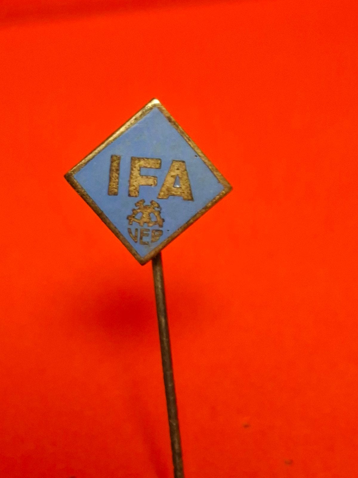 Oud speldje IFA. DDR, Ophalen of Verzenden, Gebruikt