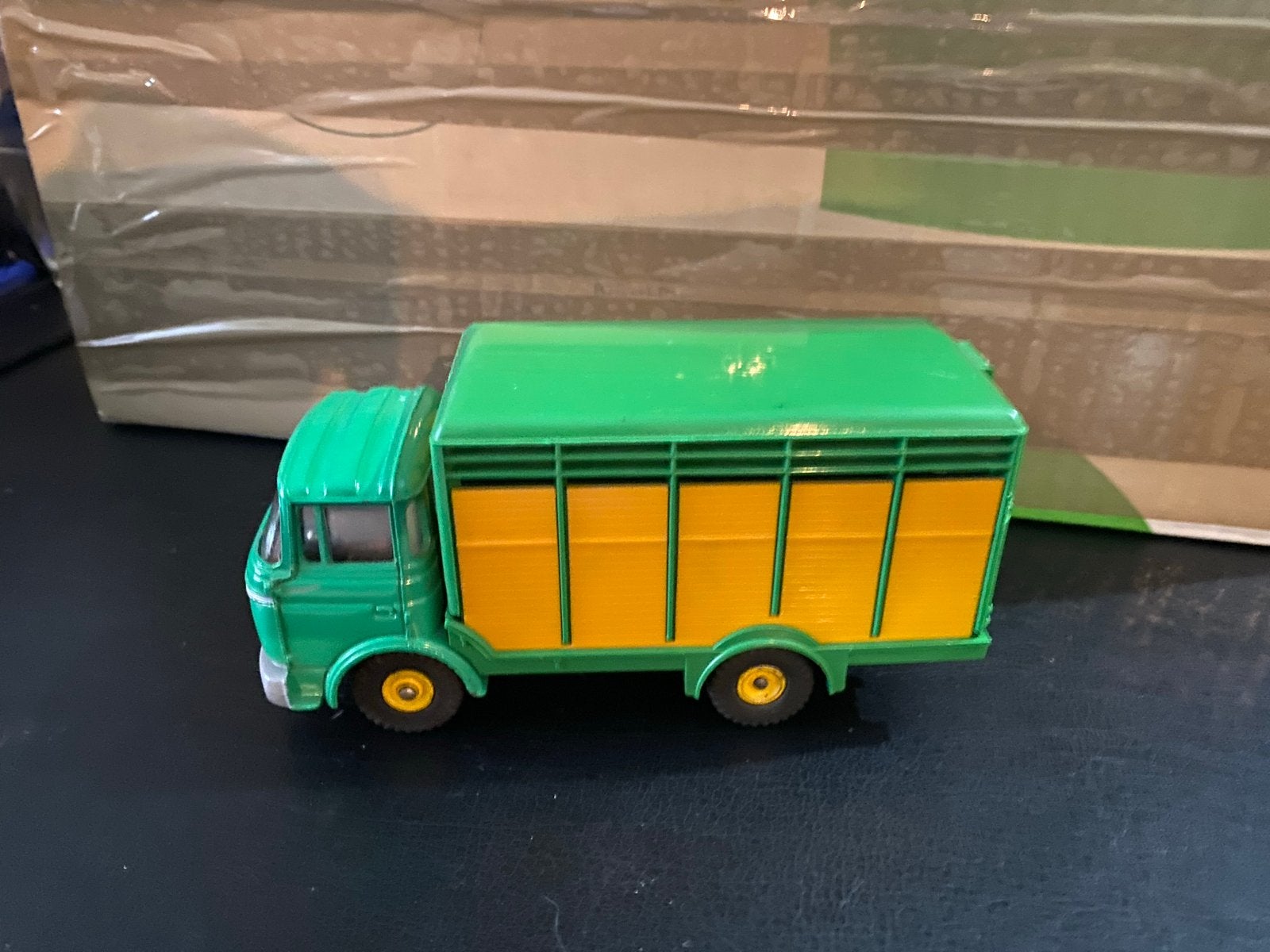 Dinky Toys veewagen nr. 577 - Mint staat met 2 koeien, Ophalen of Verzenden, Zo goed als nieuw