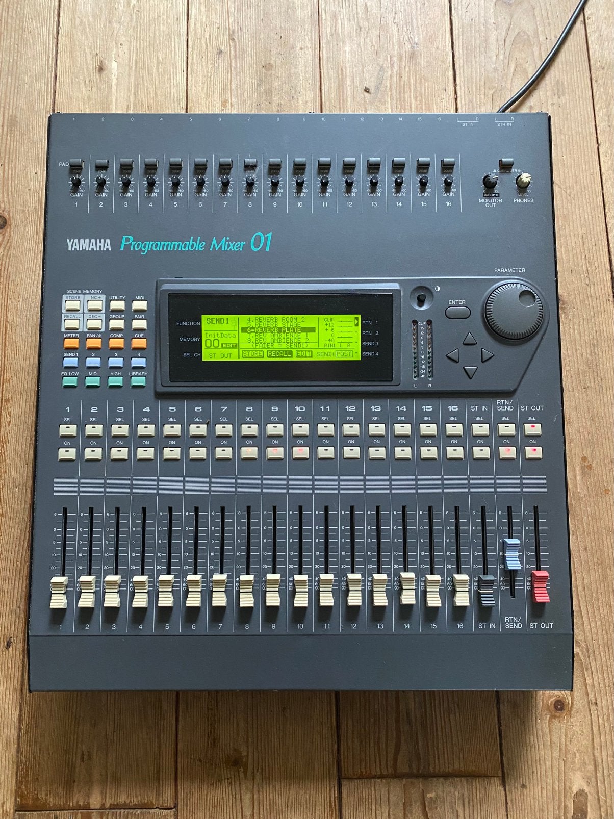Yamaha programmable mixer 01, Ophalen of Verzenden, Zo goed als nieuw, 10 tot 20 kanalen
