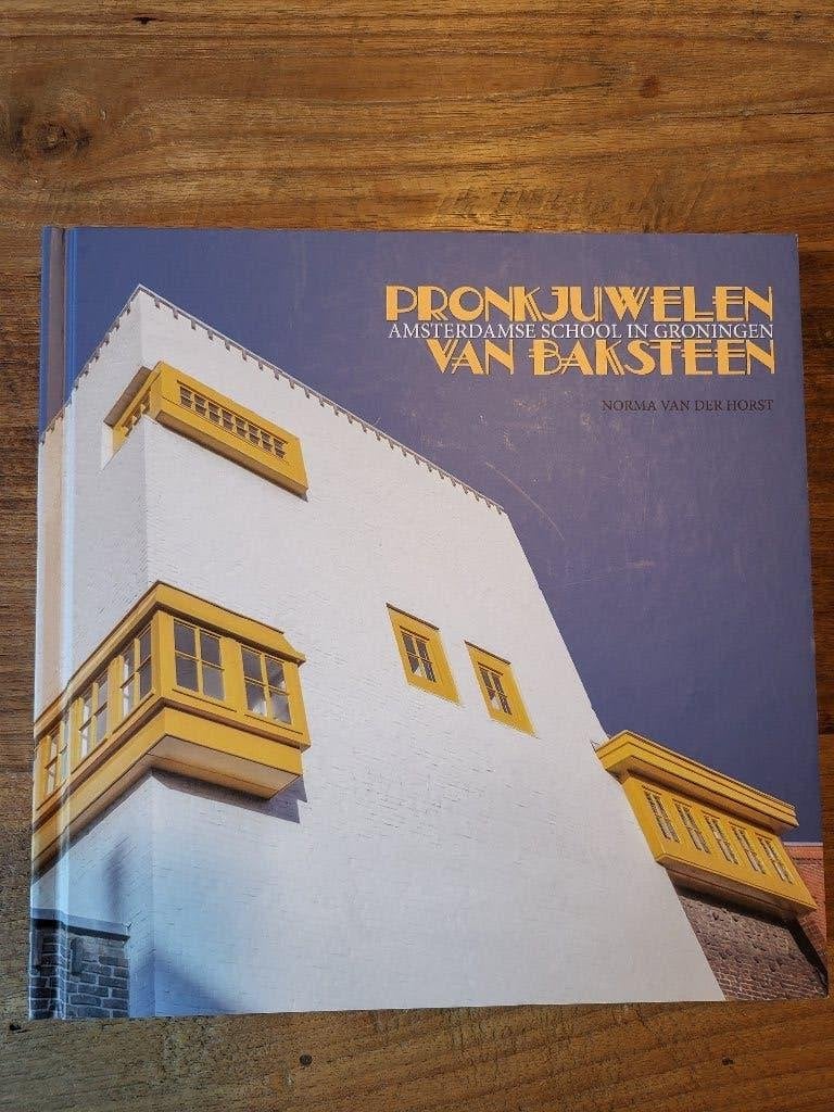 Pronkjuwelen van baksteen Amsterdamse School, Boeken, Geschiedenis | Stad en Regio, Ophalen of Verzenden, Zo goed als nieuw
