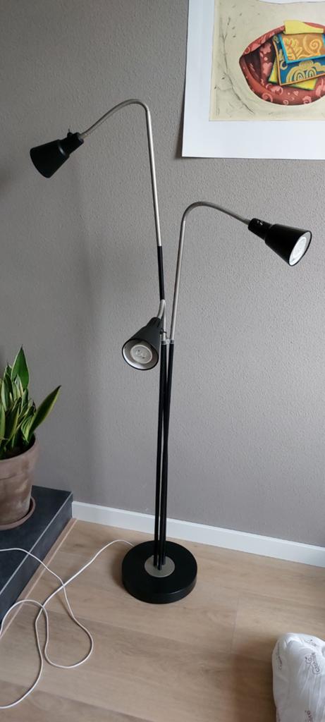 IKEA Kvart vintage Zwarte Staande Lamp met 3 Buigzame Spots, Huis en Inrichting, Lampen | Vloerlampen, Ophalen