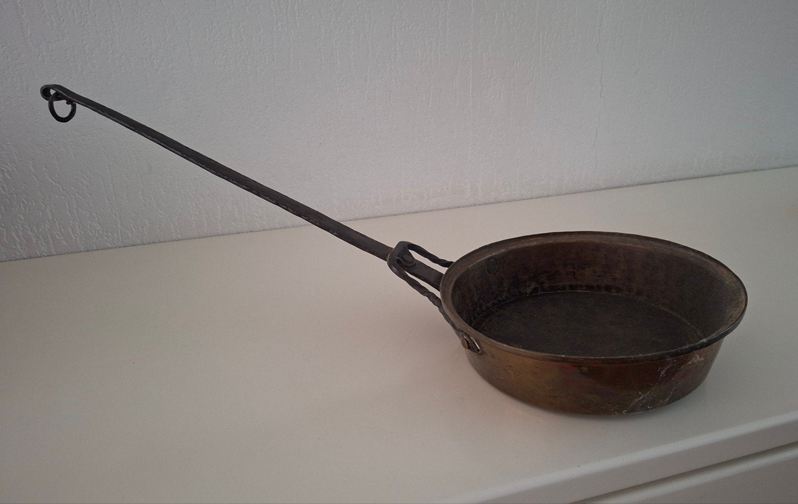 Antieke koperen pan met lange steel, Antiek en Kunst, Ophalen