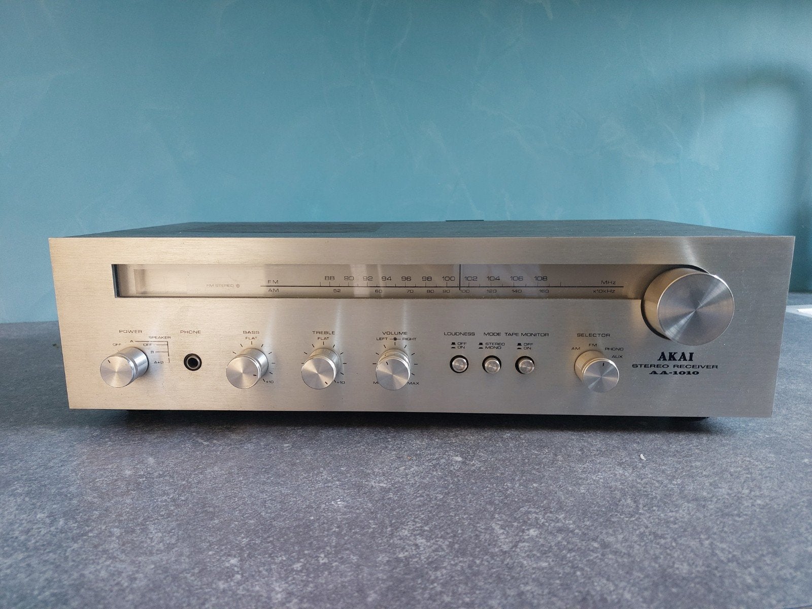 Te koop een fraaie Akai 1010 woodcase receiver, Overige merken, Ophalen of Verzenden, Zo goed als nieuw, Minder dan 60 watt