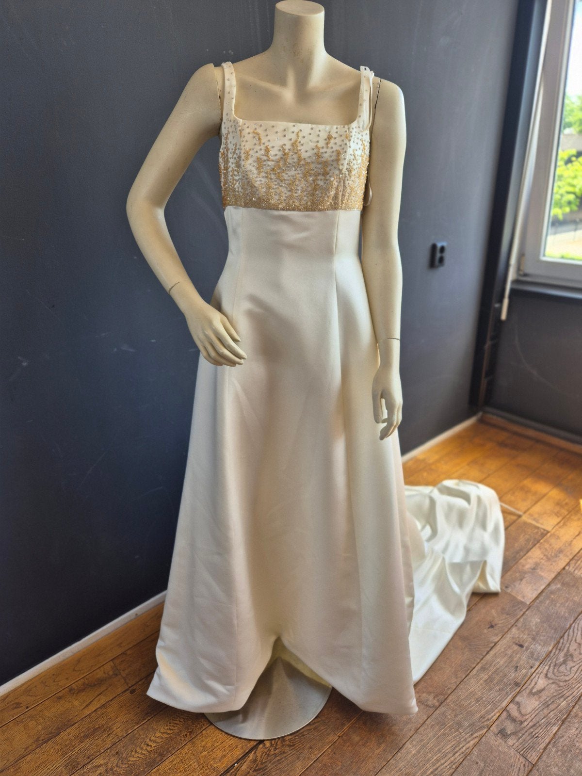 Pronovias Trouwjurk - Maat 38 met kralen en sleep, Trouwjurk, Wit, Pronovias, Ophalen of Verzenden