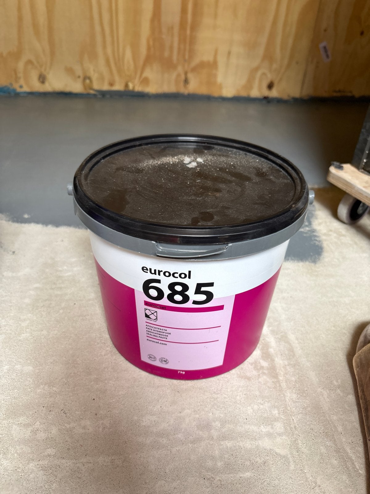 Eurocol 685 Afdichtpasta restje, Minder dan 5 liter, Ophalen, Gebruikt, Wit