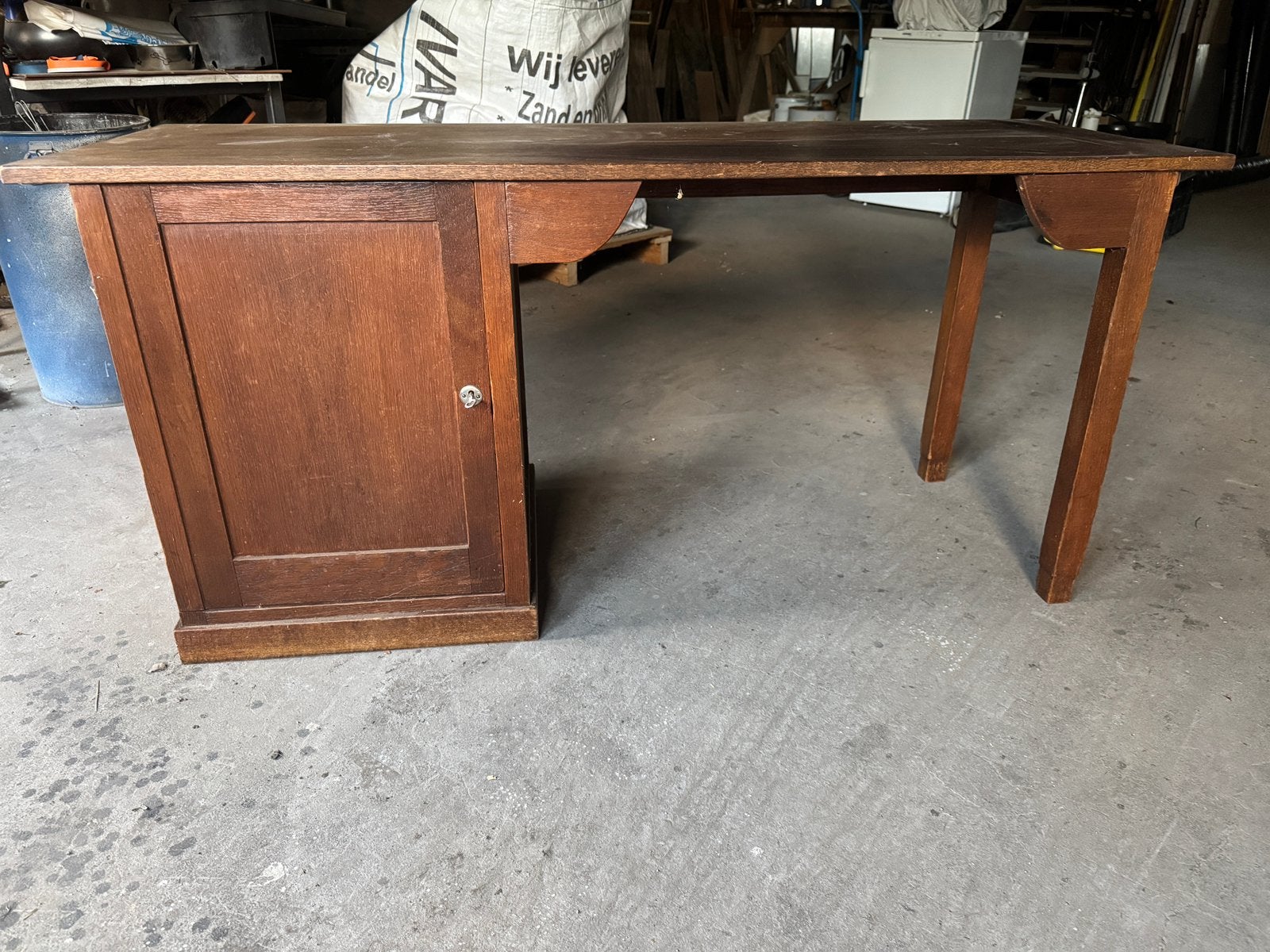 Afsluitbaar bureau, Ophalen