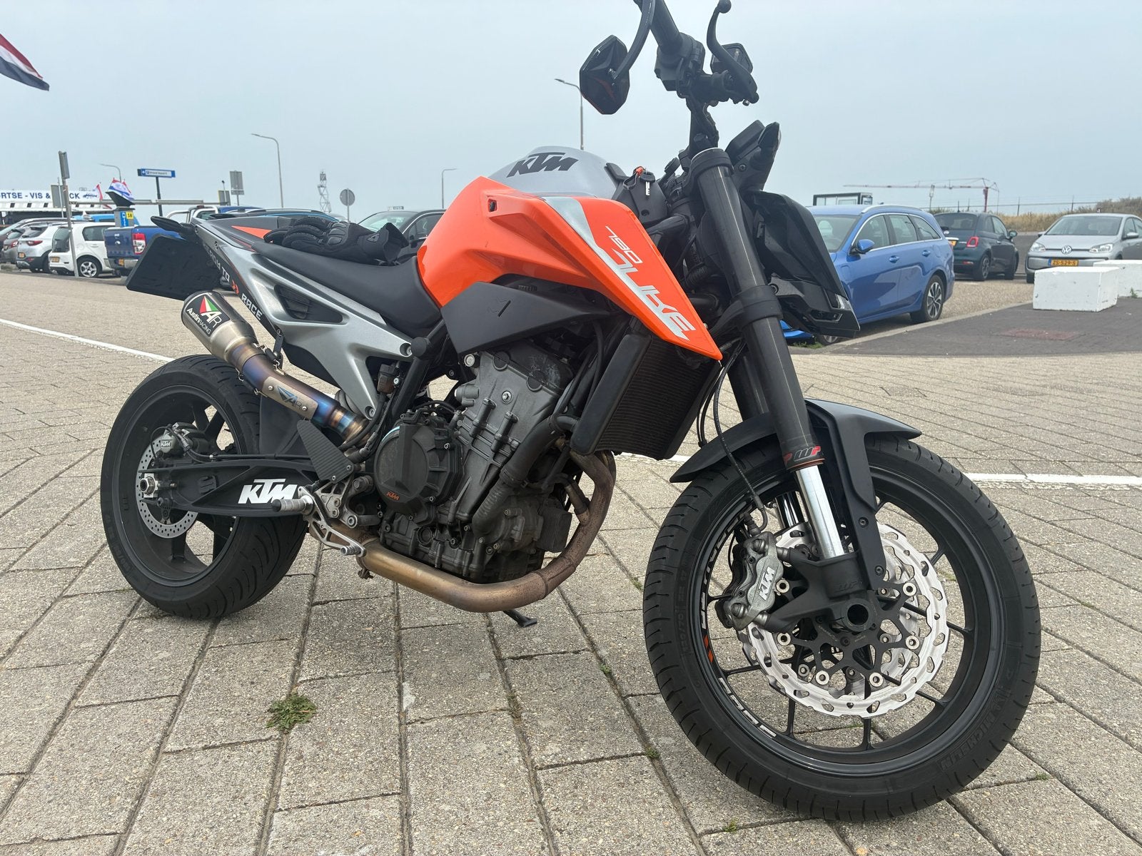KTM Duke 790 vol met opties en Austin Racing uitlaat, Motoren, Motoren | KTM, Particulier, Naked bike, meer dan 35 kW, 2 cilinders