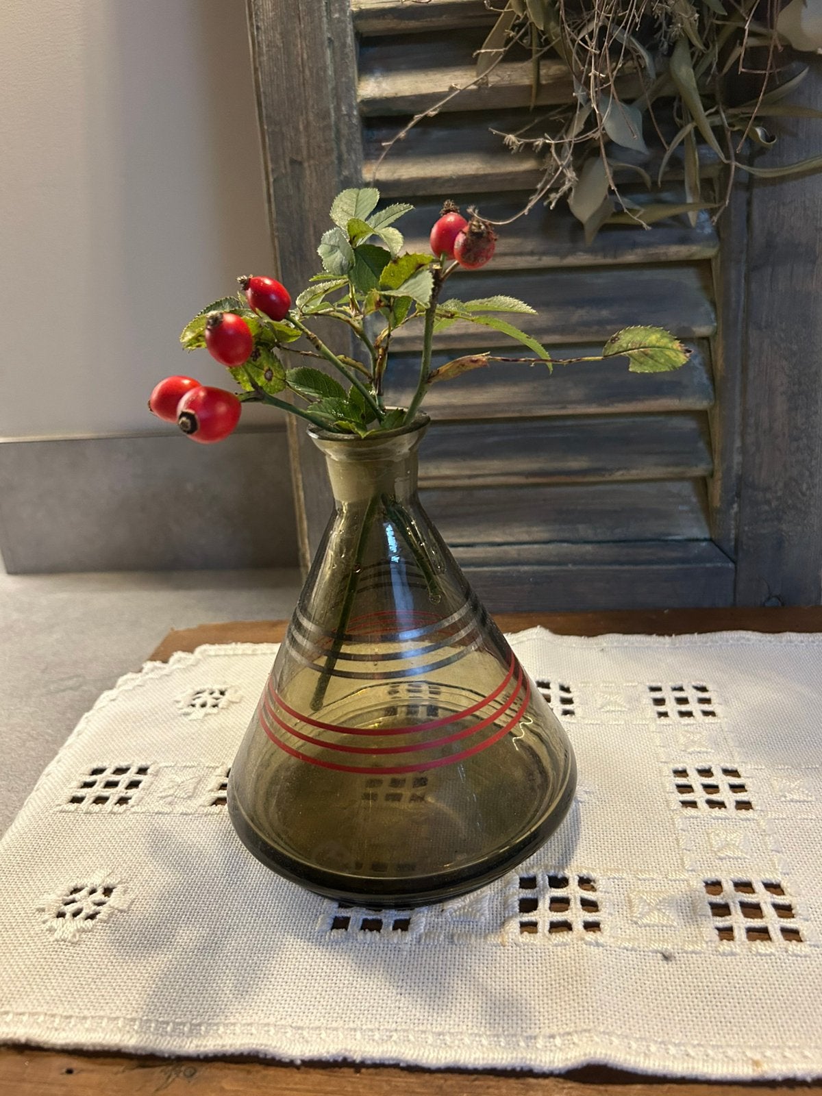 Oud vaasje van bruin rookglas, Ophalen of Verzenden