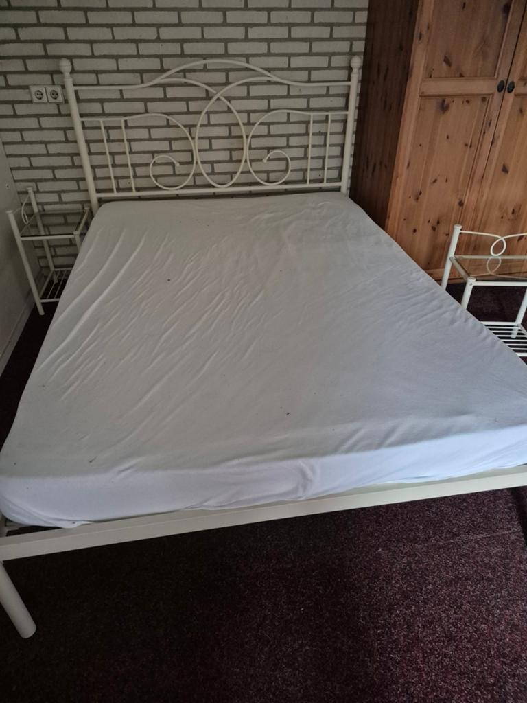 Tweepersoonsbed met glazen nachtkastjes, Huis en Inrichting, Slaapkamer | Bedden, Ophalen, Gebruikt, Wit, Tweepersoons