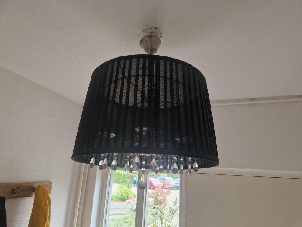 Elegante Zwarte Kroonluchter met Kristallen, Huis en Inrichting, Lampen | Kroonluchters, Ophalen of Verzenden, Gebruikt, Glas