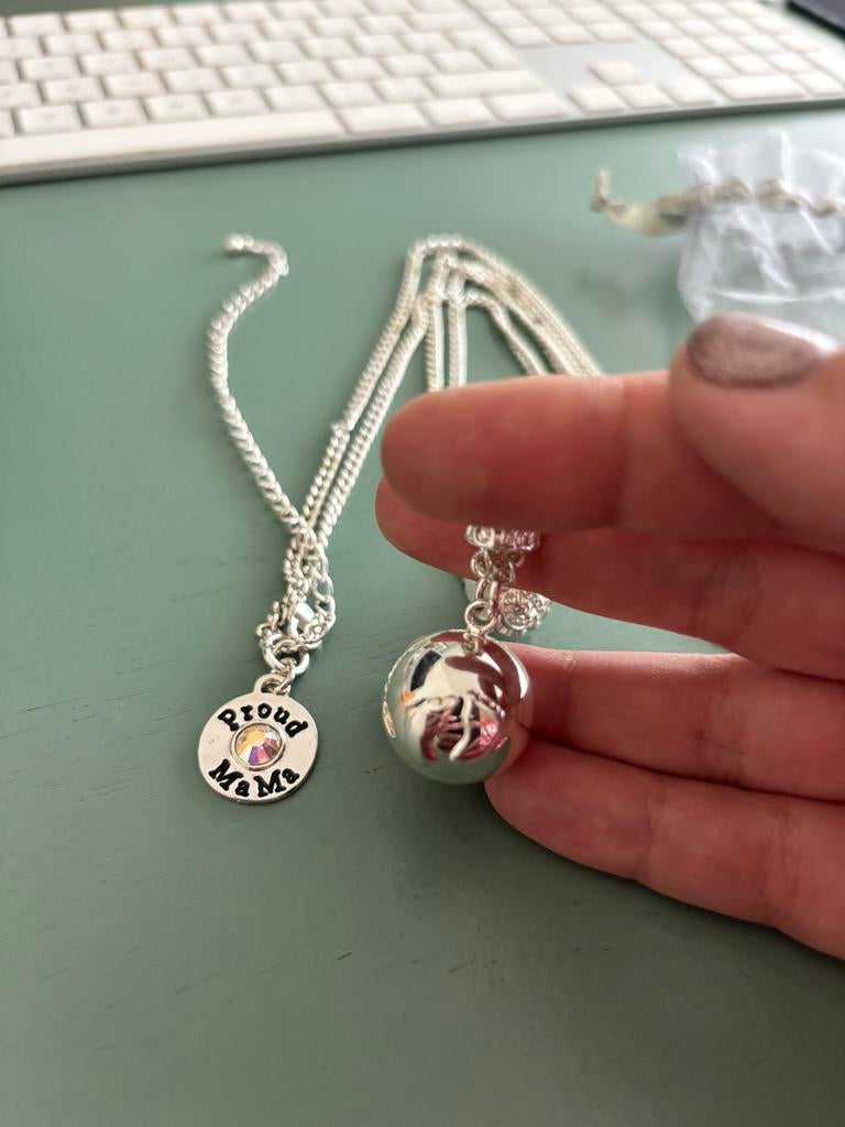 Proud MaMa Zwangerschapsketting met Belletje, Ophalen of Verzenden, Zo goed als nieuw, Zilver, Overige materialen