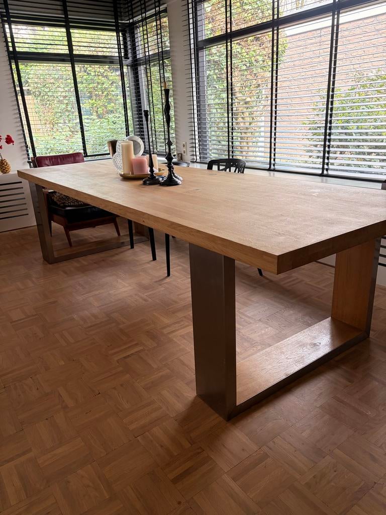 Moderne eiken eettafel 300x100 cm met RVS poten, Huis en Inrichting, Tafels | Eettafels, 100 tot 150 cm, Eikenhout, 200 cm of meer