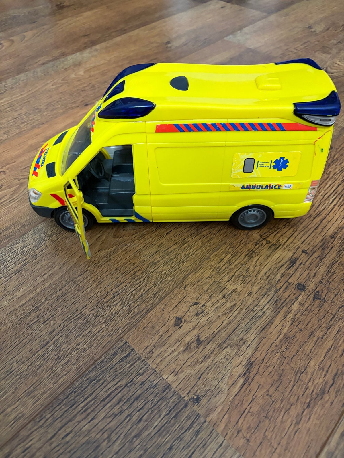 Gele speelgoed ambulance met licht en geluid, 35cm lang, Ophalen, Gebruikt