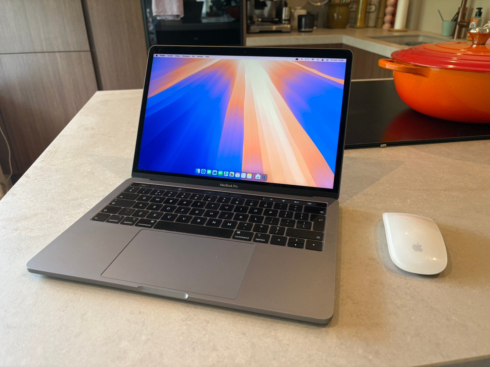 Apple MacBook Pro 13-inch 2019 | Inclusief Magic Mouse 2, 2 tot 3 Ghz, 8 GB, 13 inch, Zo goed als nieuw