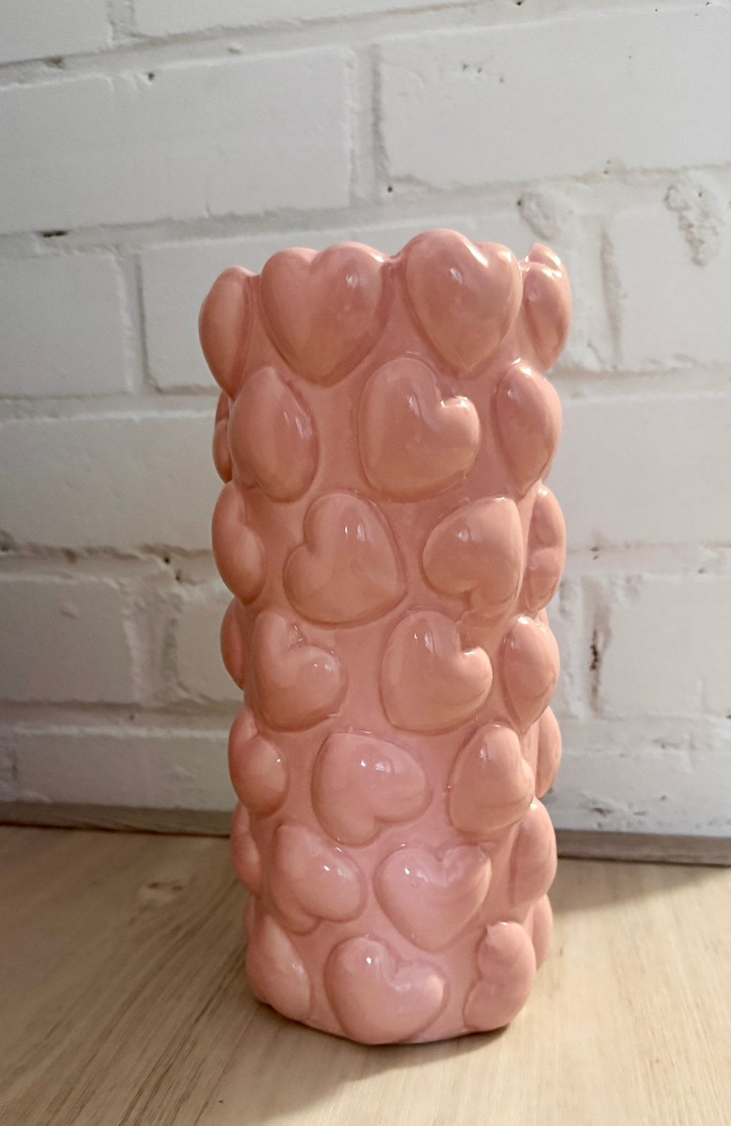 Roze vaas met 3D hartjes | kleurrijke woondecoratie, Ophalen of Verzenden, Zo goed als nieuw, Roze