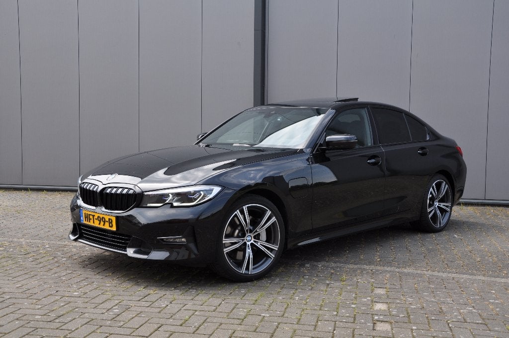 BMW 3-Serie 330e 292pk Aut 2021 Zwart, Auto's, BMW, Automaat, 1998 cc, Achterwielaandrijving, Zwart