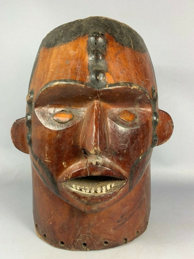 260995 Antique Afrikaans Ekoi head masker covered with hide, Ophalen of Verzenden