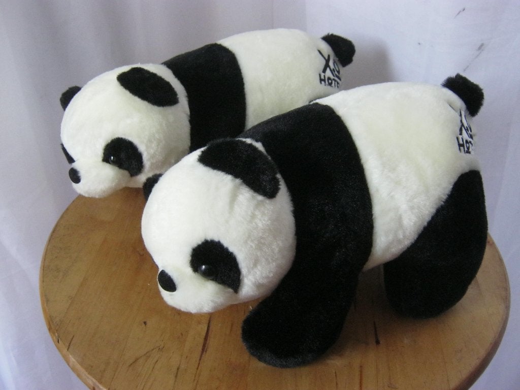 2 pandaknuffels Lissipuppe van xo hotels, Overige karakters, Beer, Ophalen of Verzenden, Middelgroot (20 tot 80 cm)