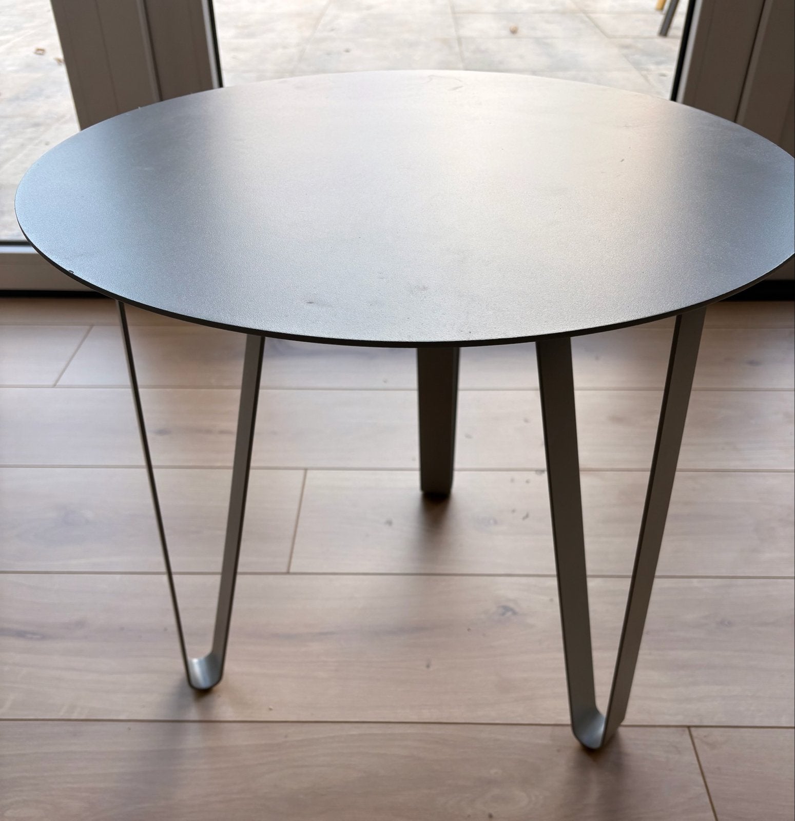 Ronde bijzettafel grijs - 50x45 cm, Minder dan 55 cm, Metaal of Aluminium, Rond, Nieuw