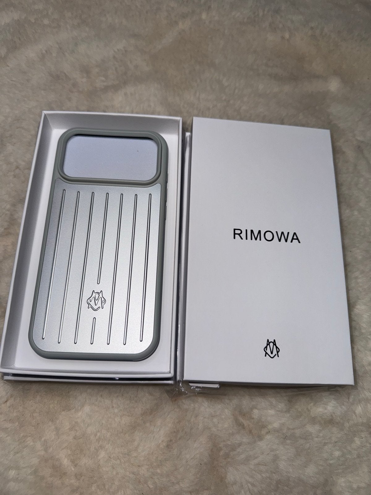 RIMOWA iPhone 17 Pro Max Hoesje Zilver/ 18 Pro Max - Nieuw, Telecommunicatie, IPhone 17, Nieuw, Hoesje of Tasje, Ophalen of Verzenden