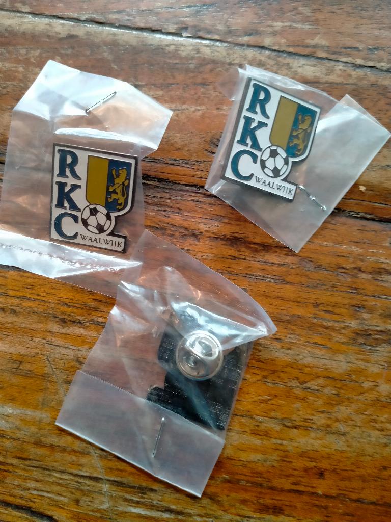 RKC Waalwijk voetbal logo pin sport club vereniging, Verzamelen, Speldjes, Pins en Buttons, Ophalen of Verzenden, Nieuw, Sport