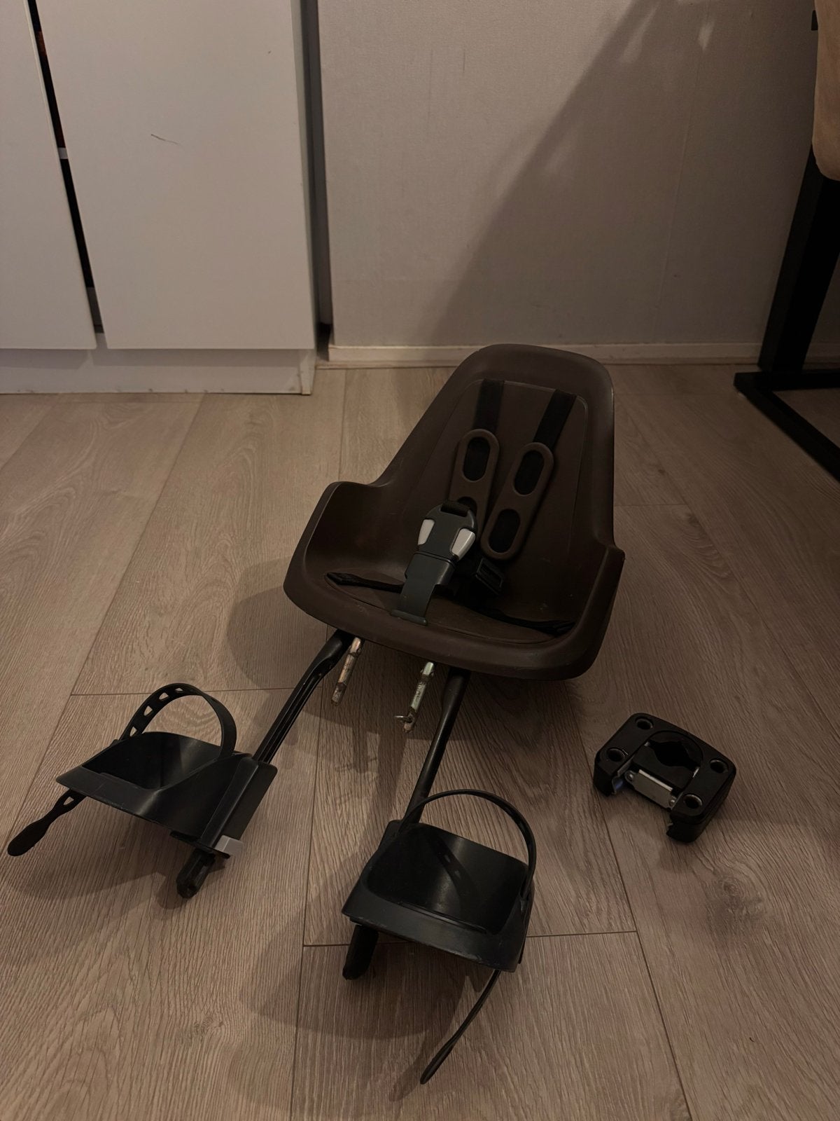 Bobike Mini Exclusive voorzitje bruin, Fietsen en Brommers, Fietsaccessoires | Fietsstoeltjes, Ophalen, Voorzitje, 0 t/m 13 kg