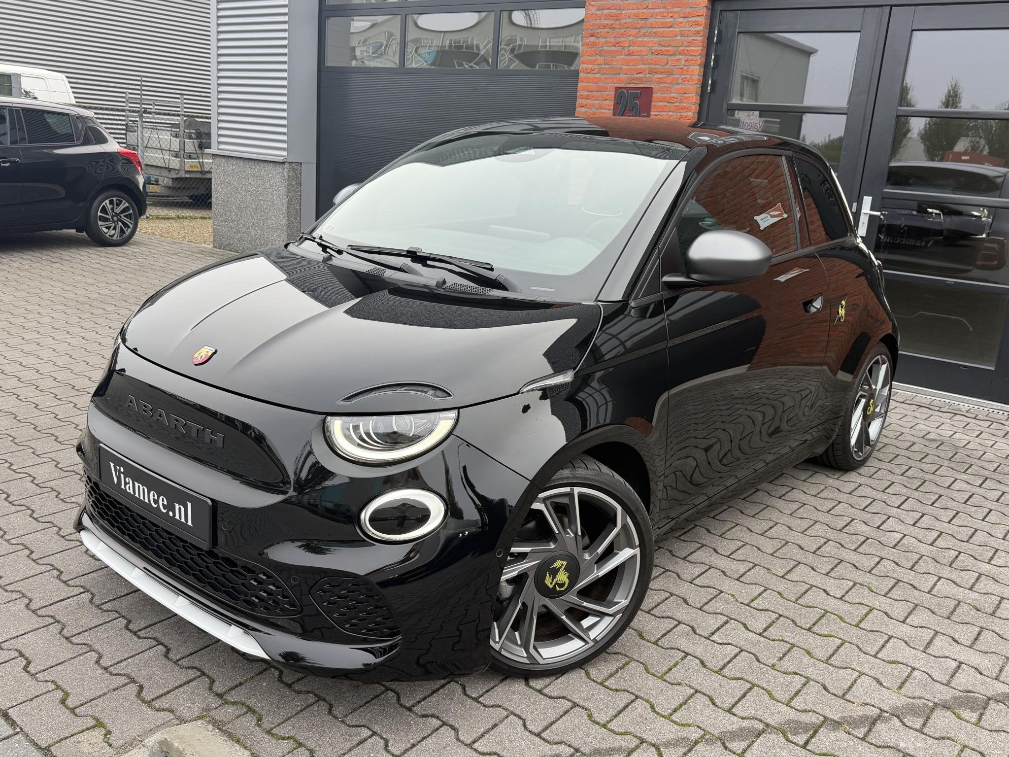 Fiat 500 Abarth Scorpionissima 42 kWh | Pano | VOL OPTIES, Auto's, Gebruikt, 4 stoelen, Alcantara, Zwart
