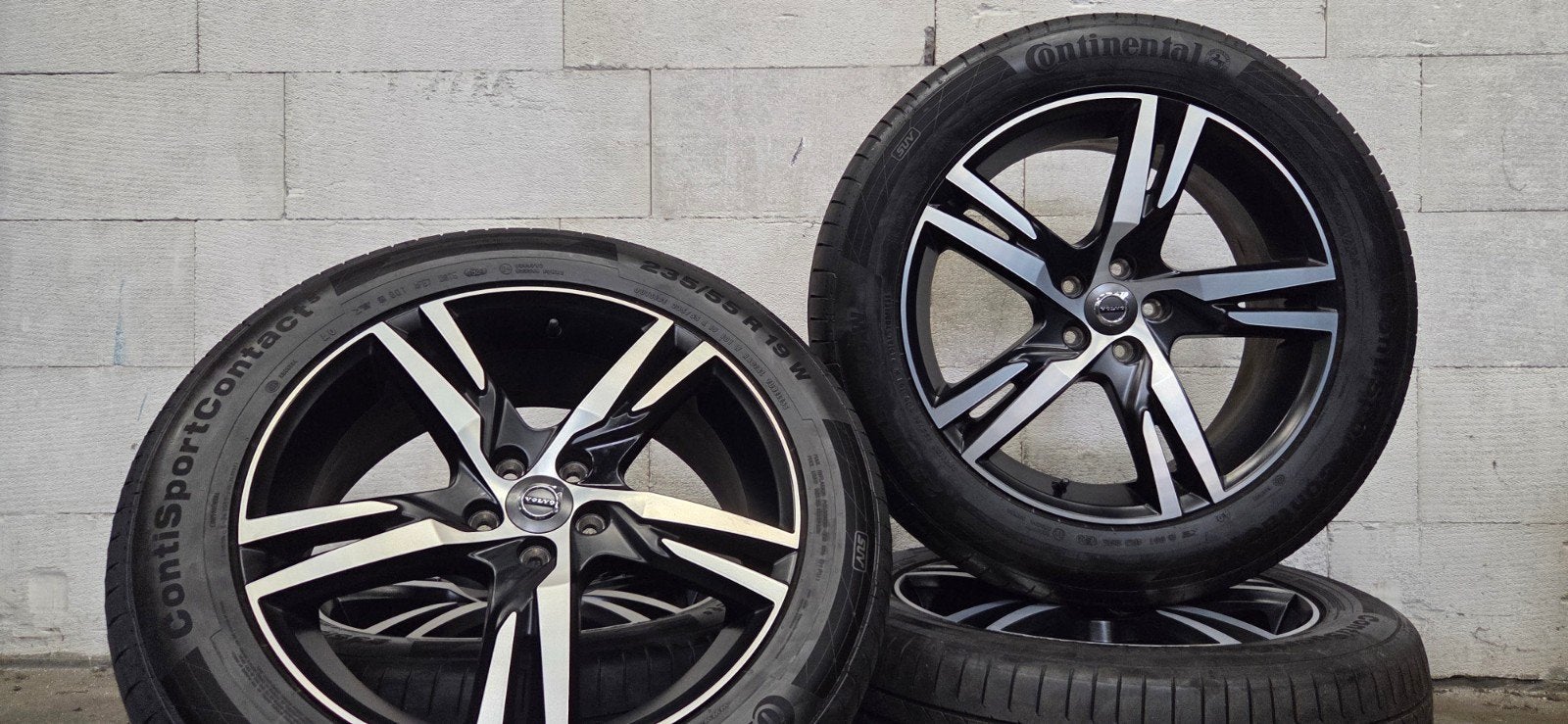 19" Volvo R-design XC60 orig velgen Continental zomerbanden, 19 inch, Gebruikt, Banden en Velgen, Ophalen of Verzenden