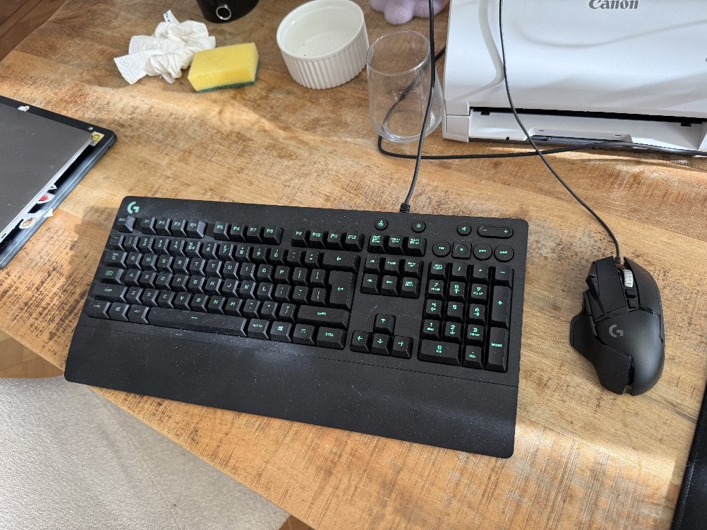 Logitech G213 gamingtoetsenbord + G502 HERO gamingmuis, Logitech, Ophalen of Verzenden, Zo goed als nieuw, Qwerty