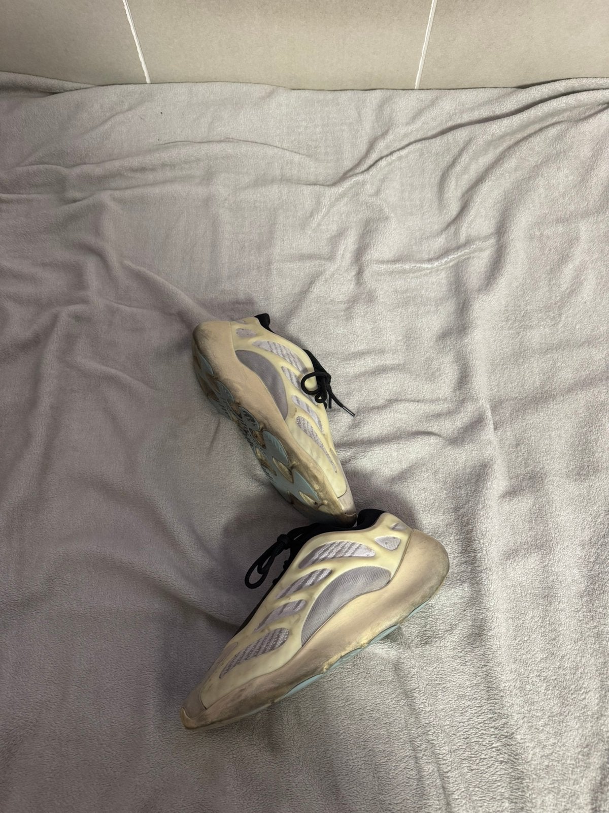 Adidas Yeezy 700 V3 42, Overige kleuren, Ophalen of Verzenden, Sneakers of Gympen, Gedragen
