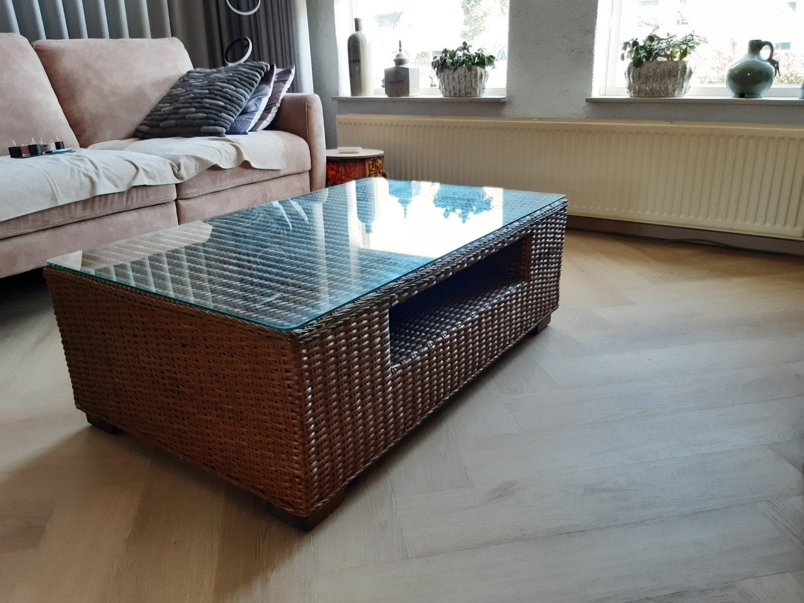 Rotan salontafel met glazen blad, Huis en Inrichting, Tafels | Salontafels, Gebruikt, 100 tot 150 cm, Bohemian, Natuurlijk, Modern
